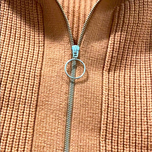 H&M SWEATER - Picture 3 of 4